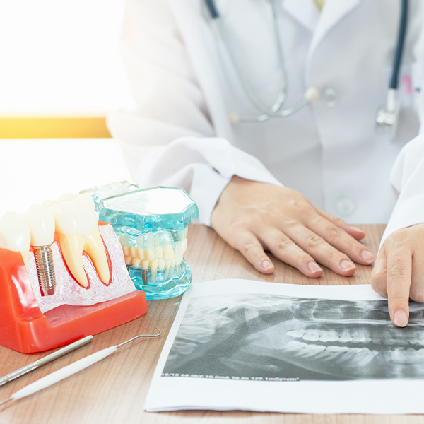 欣隆牙醫專業醫師團隊進行微創植牙,精準定位減少傷口腫痛。位於基隆長庚商圈與城上城社區旁,是橘郡住戶信賴的人工植牙專科診所。 欣隆牙醫專業醫師團隊進行微創植牙,精準定位減少傷口腫痛。位於基隆長庚商圈與城上城社區旁,是橘郡住戶信賴的人工植牙專科診所。